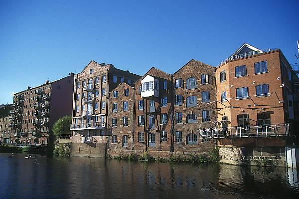 Leeds Waterfront.jpg (38978 bytes)